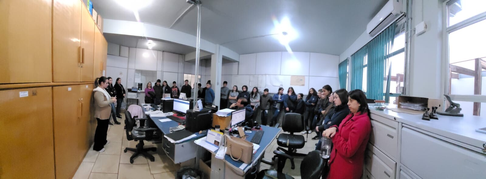 educacao-fiscal-alunos-do-municipio-tem-aula-pratica-no-setor-de-tributos-tesouraria-e-contabilidade-da-prefeitura