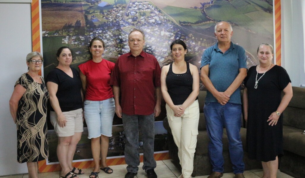 novas-diretoras-das-escolas-municipais-tomam-posse-e-visitam-gabinete-do-prefeito