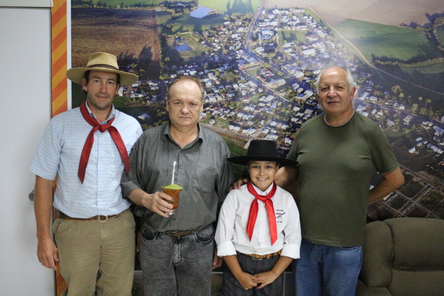 julia-medeiros-muller-visita-gabinete-e-leva-o-nome-de-boa-vista-do-incra-para-todo-o-estado-nos-rodeios