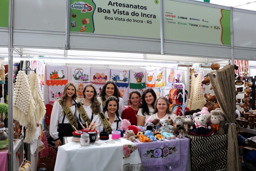 soberanas-e-senhora-turismo-representam-o-municipio-na-expodireto-cotrijal