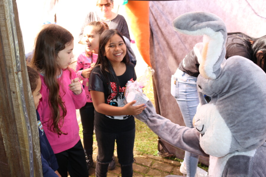 escolas-municipais-visitam-a-toca-do-coelho