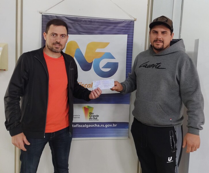 prefeitura-entrega-premios-aos-ganhadores-do-programa-nota-fiscal-gaucha-sorteio-de-abril