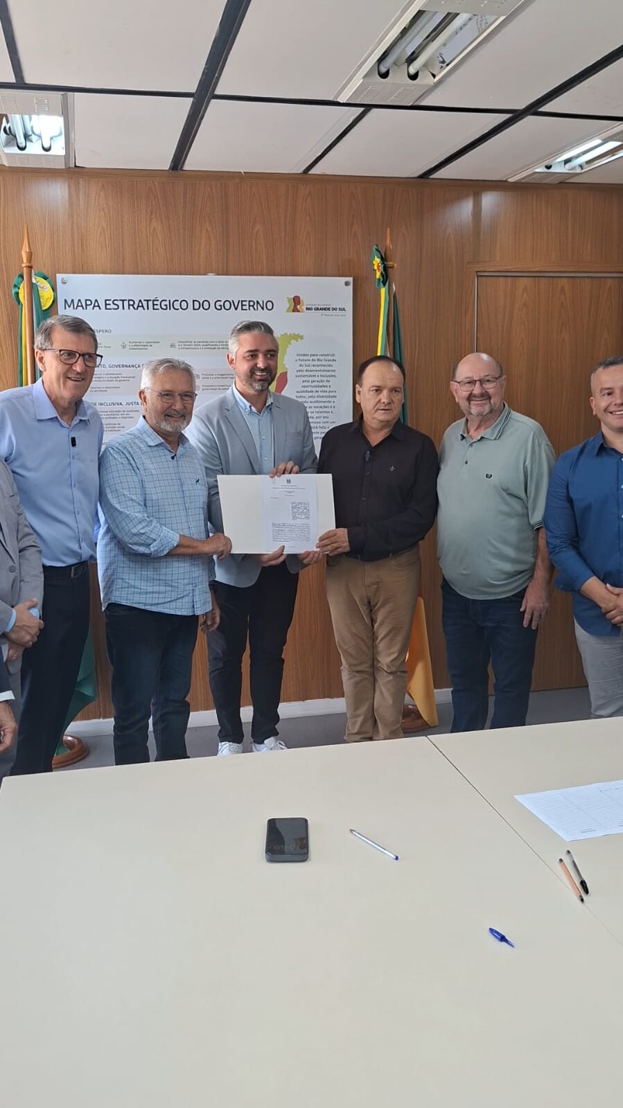 prefeito-bellini-firma-convenio-na-sedur-para-obra-de-pavimentacao-em-boa-vista-do-incra