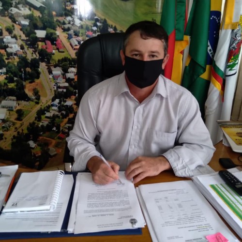 prefeito-sanciona-a-lei-municipal-que-autoriza-a-aquisicao-de-vacinas-contra-a-covid-19